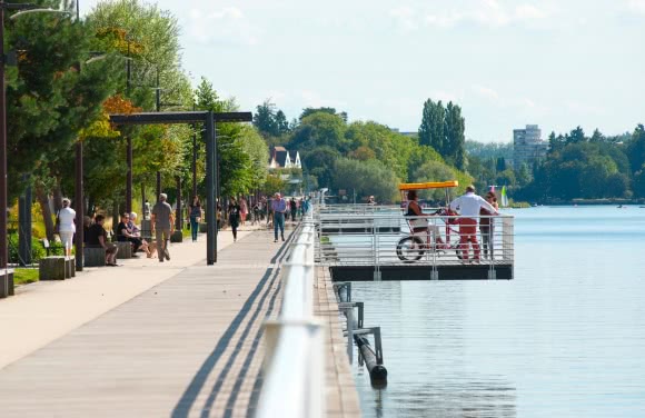 Vichy (03) - Quais de l'Allier