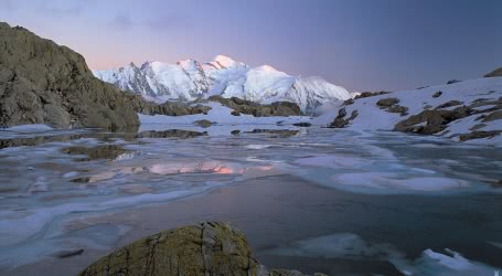 Lac de montagne face au Mont Blanc (74)