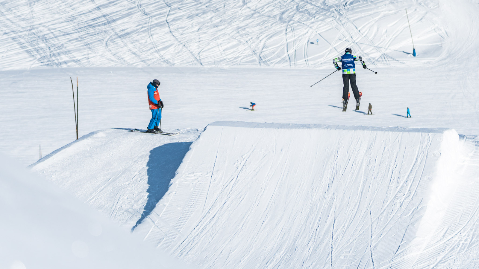 These lessons are aimed squarely at competent skiers from 12-17 years old who want to test themselves on some different aspects of skiing.