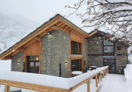 Snow-covered terrace of the Le Chardon Bleu restaurant in Val Cenis