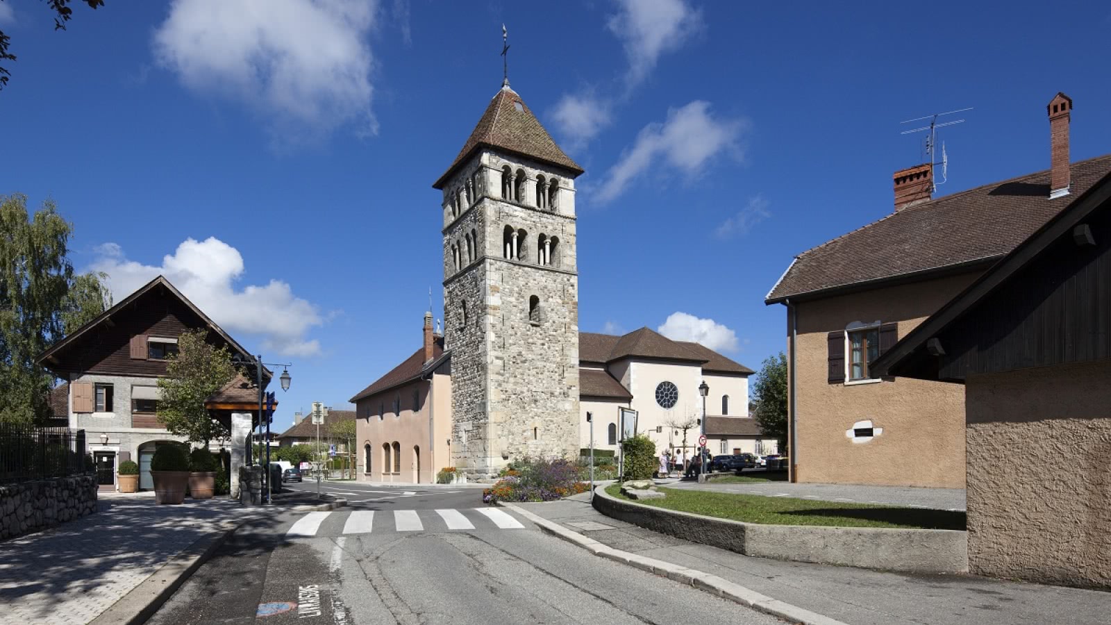 Annecy-le-Vieux, clocher roman