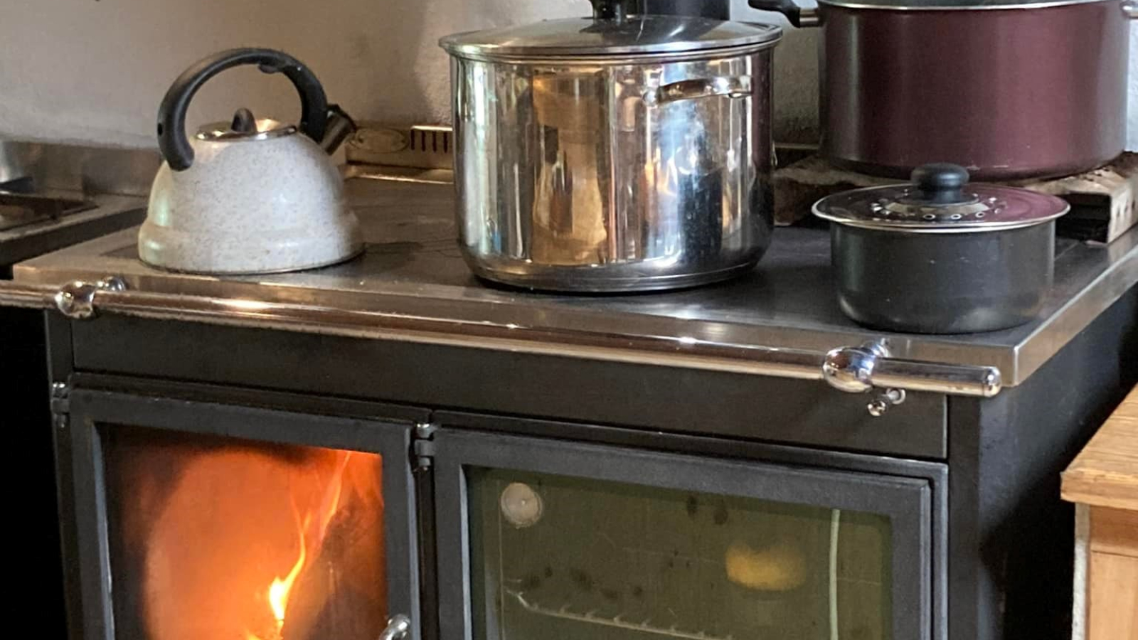 Refuge de Bellecombe: the wood stove
