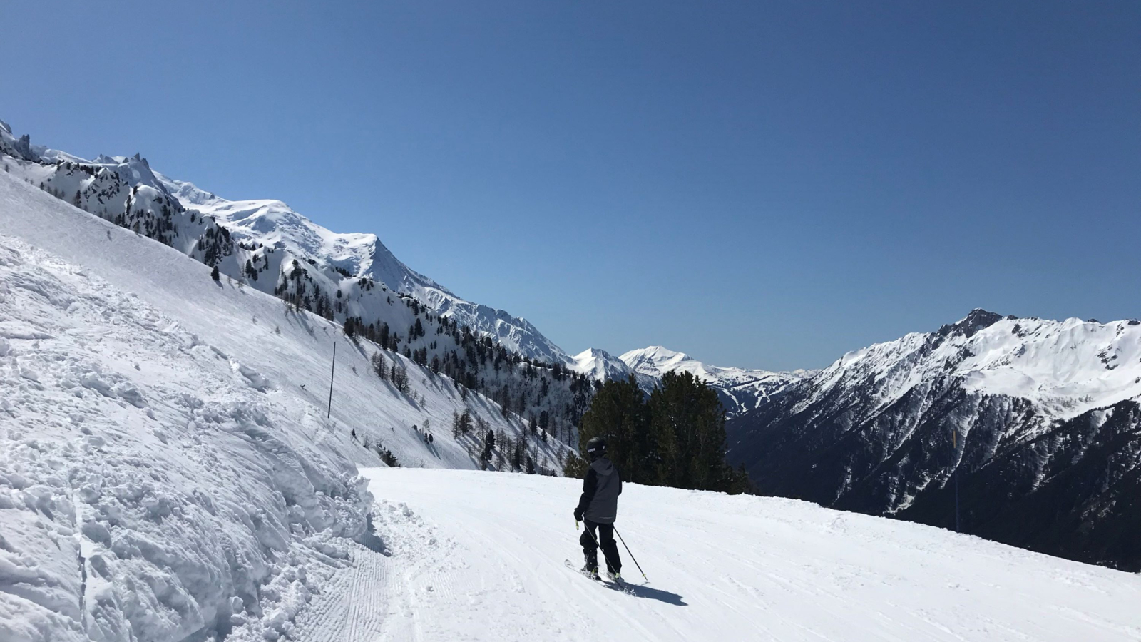 Skieur sur la piste aux Grands Montets