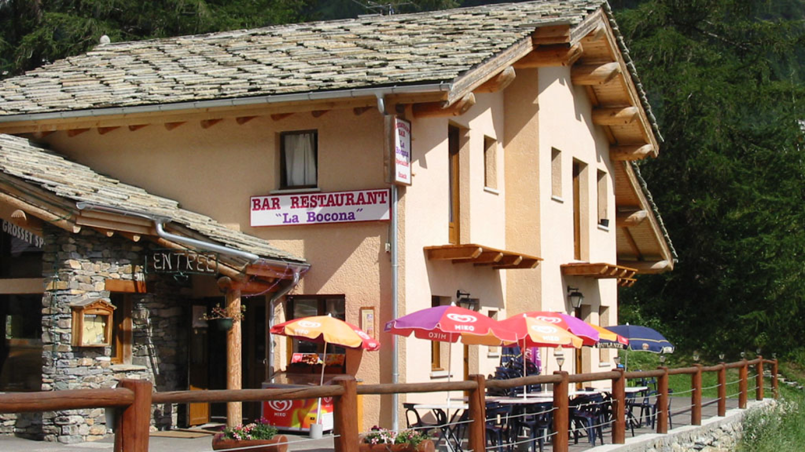 La Bocona l'été, restaurant à Bessans