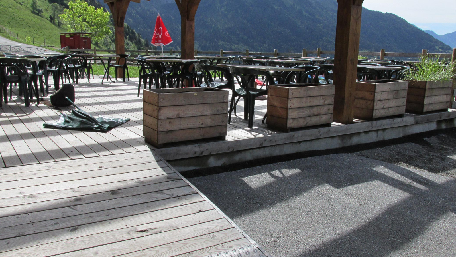 Restaurant savoyard avec terrasse au Col de la Forclaz