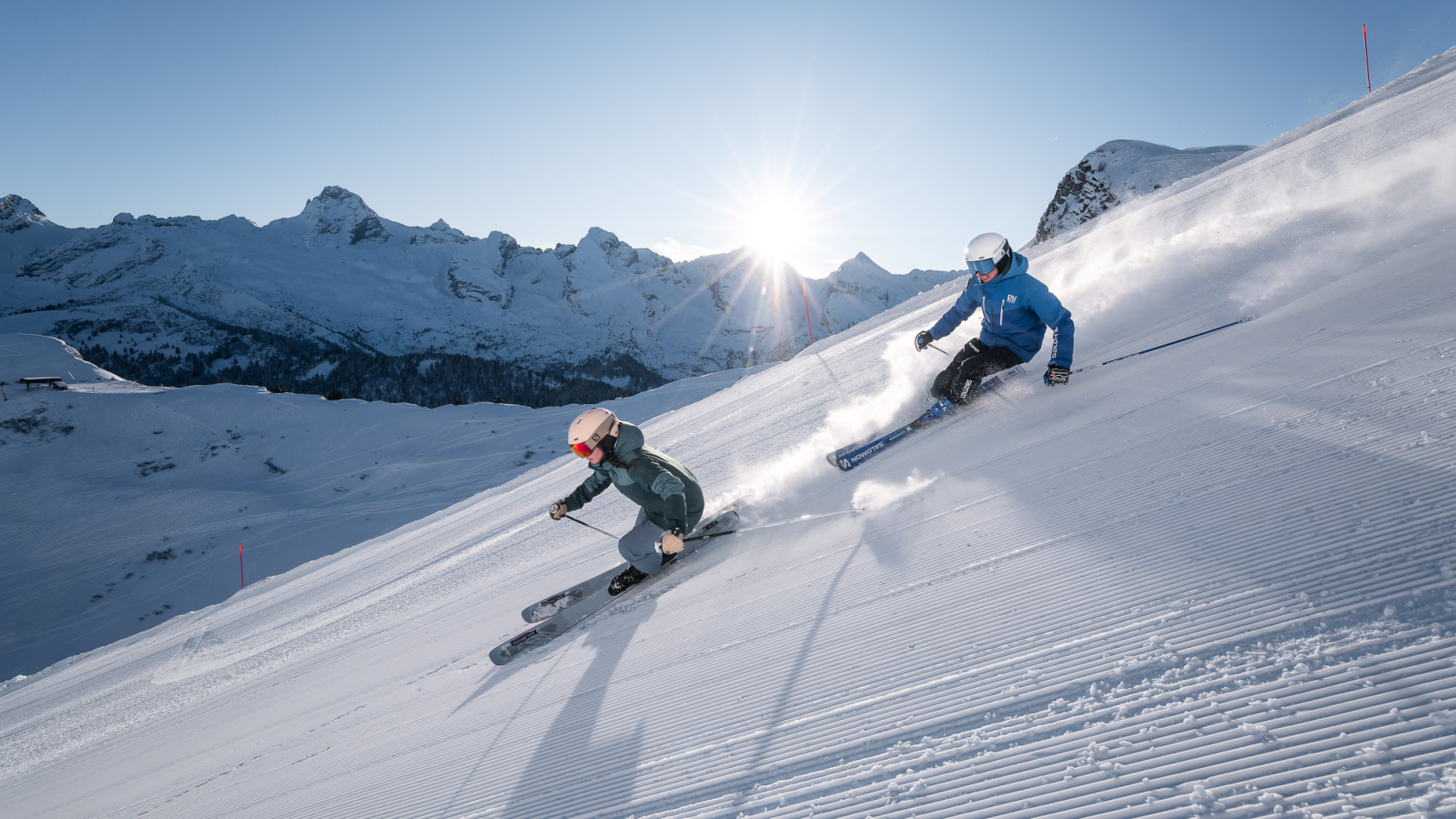 Ski en duo sur le domaine de ski alpin du Grand-Bornand