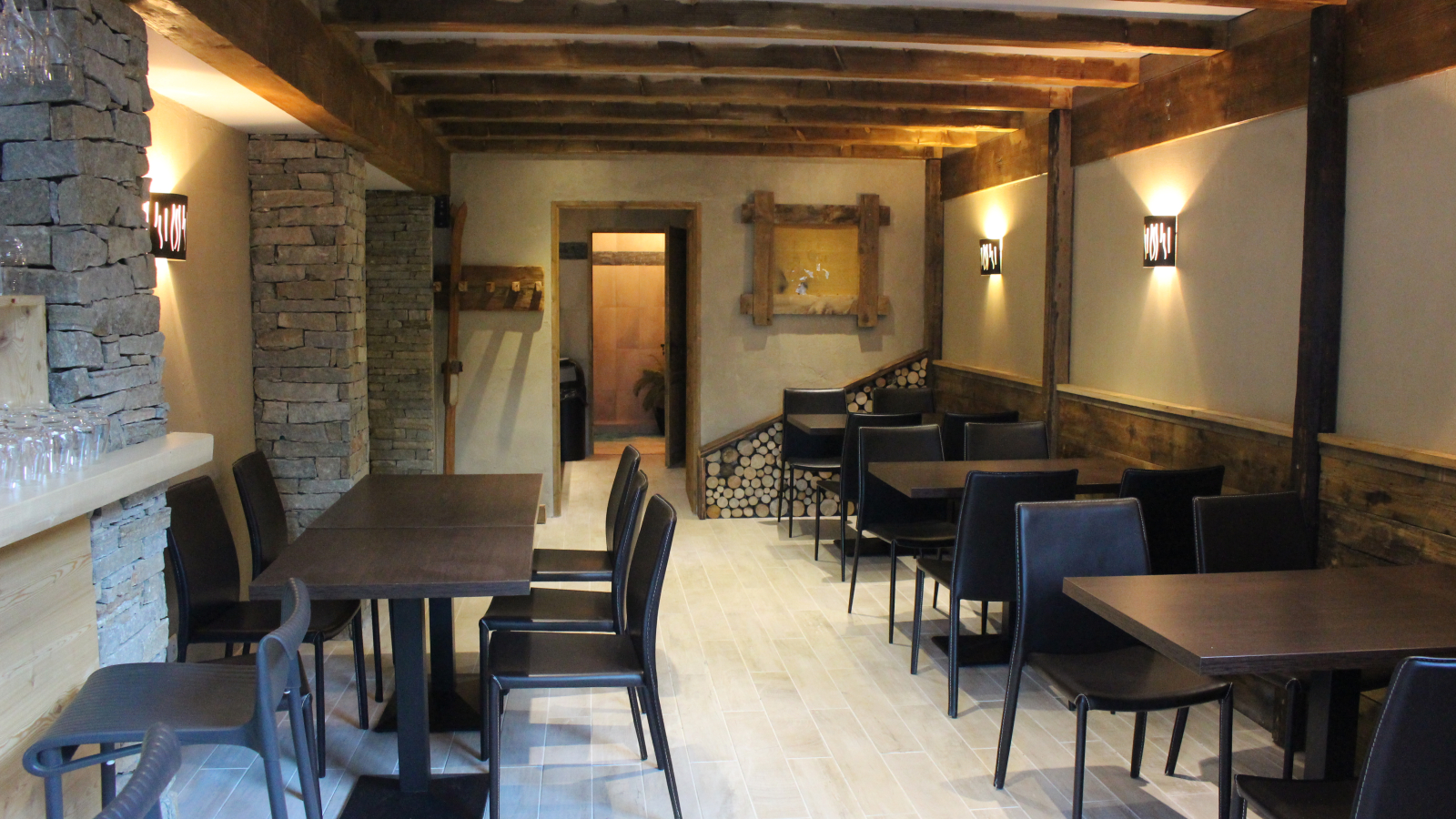 the C2, bar-restaurant at the foot of the slopes of Val Cenis-Lanslebourg