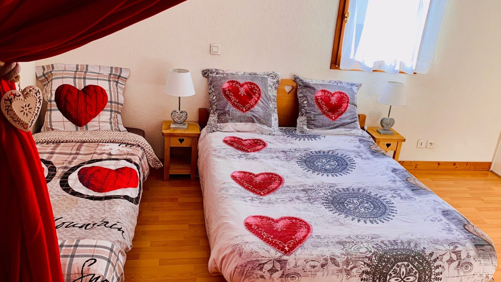 chalet style decorated bedroom red hearts