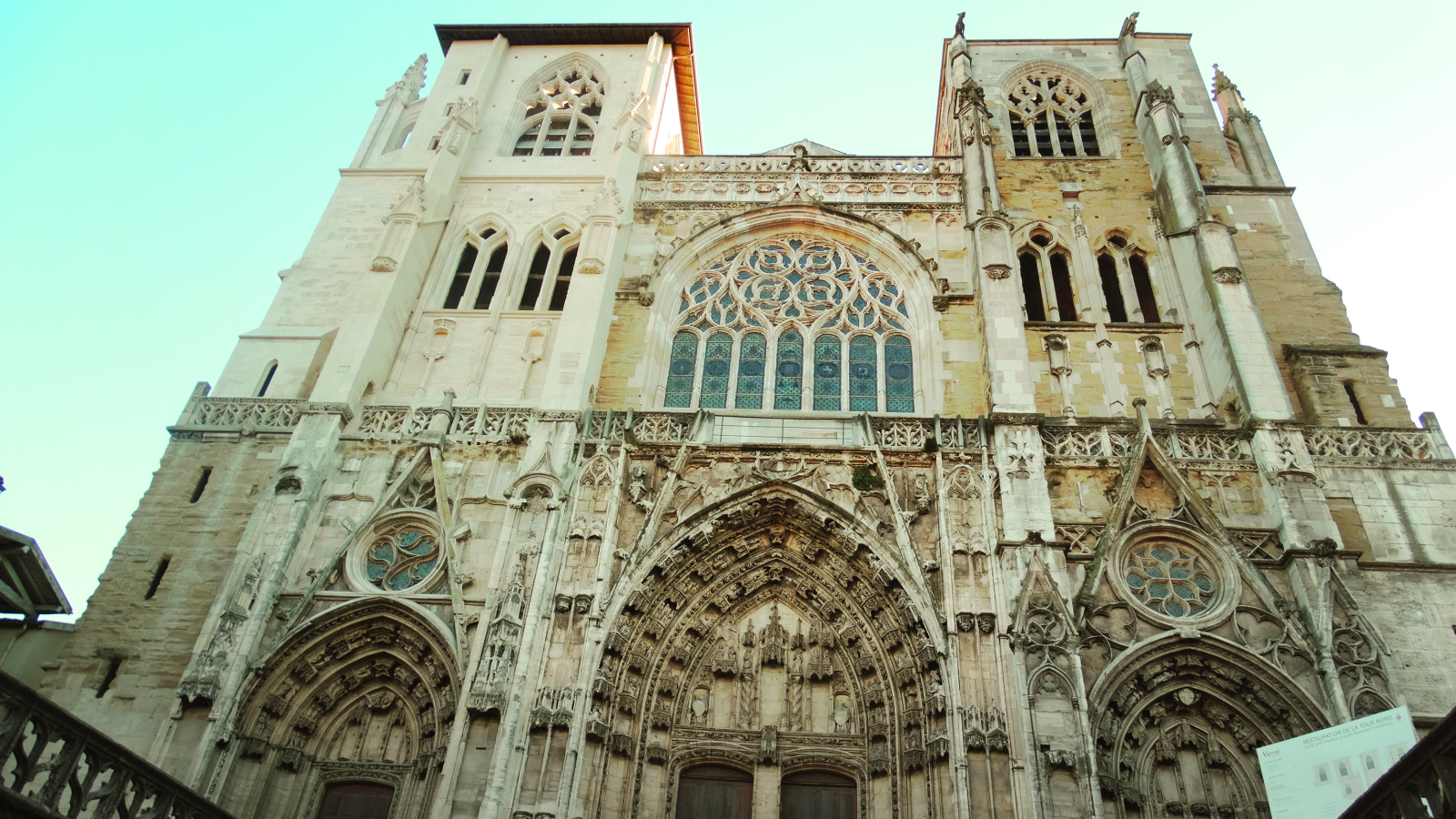 Façade de la cathédrale Saint-Maurice