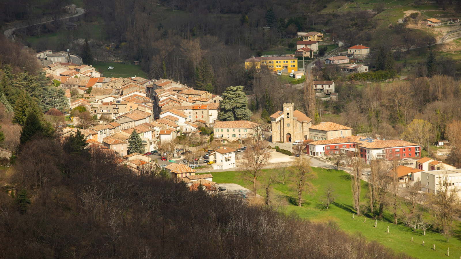 Montpezat-sous-Bauzon - Le village vu de la Gravenne