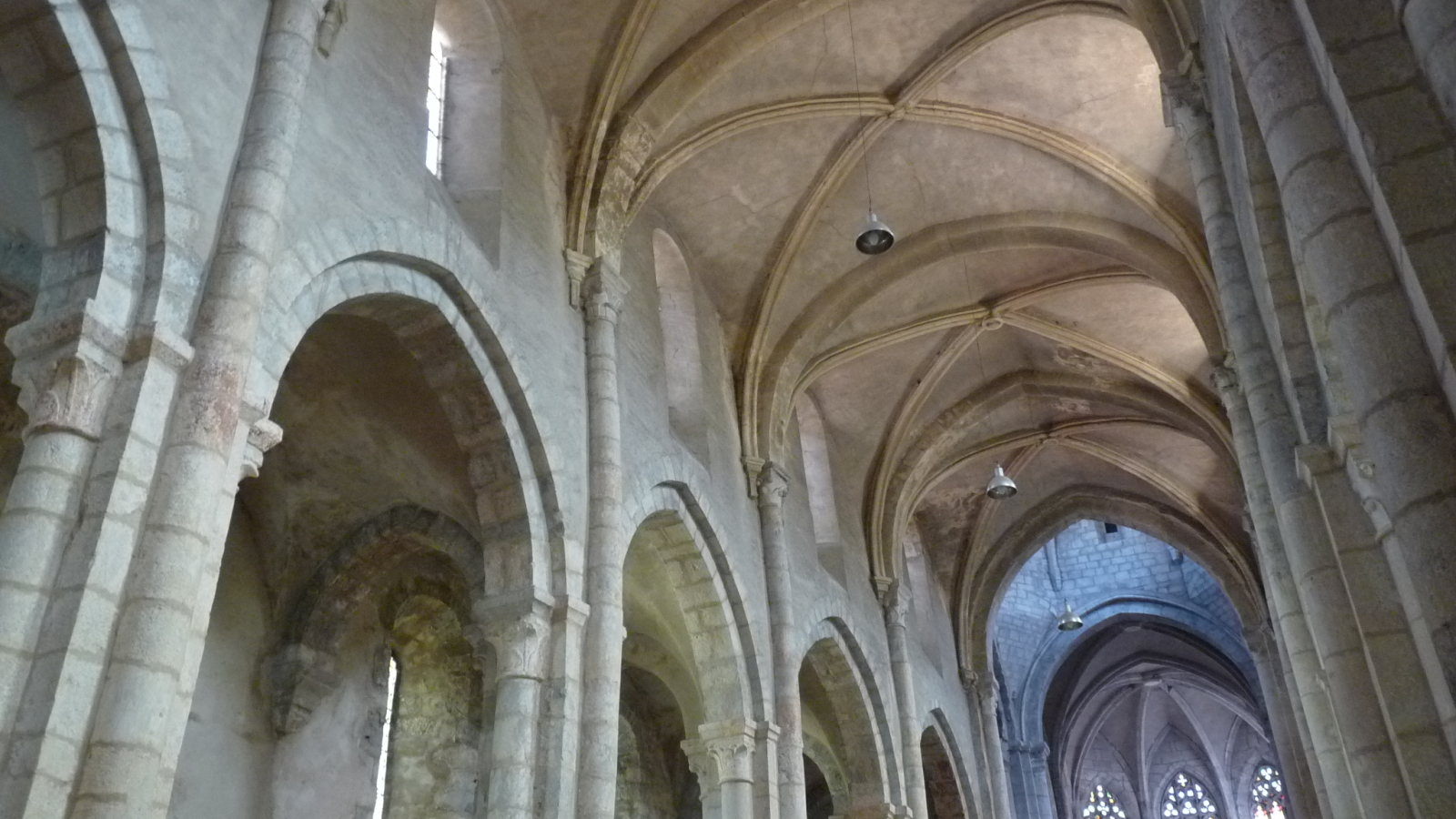 Abbatiale St Michel intérieur Nantua