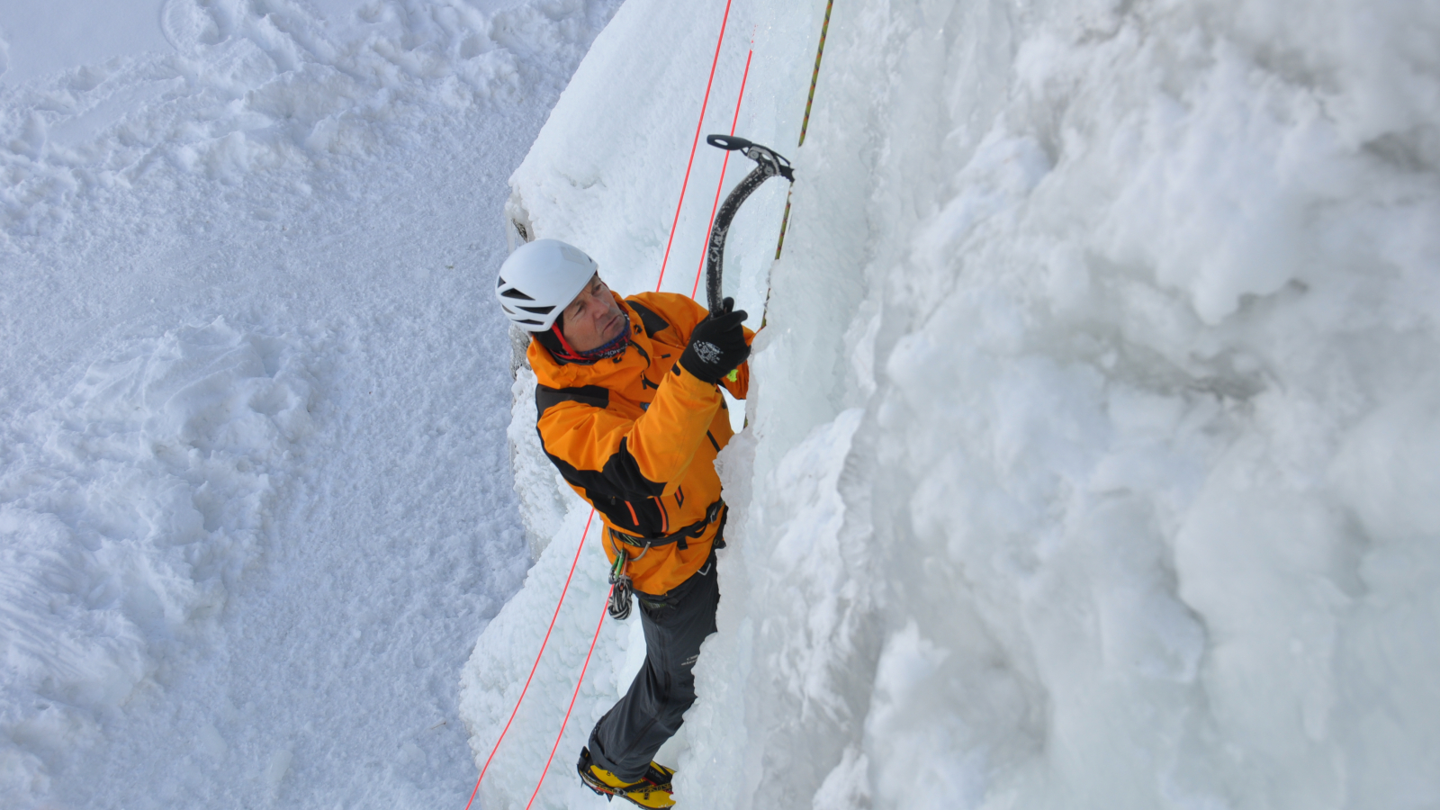 Ice climbing with Agence Montagne in Haute Maurienne