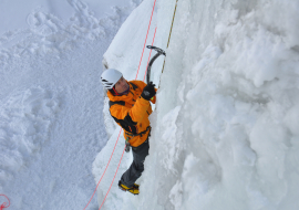 Ice climbing with Agence Montagne in Haute Maurienne