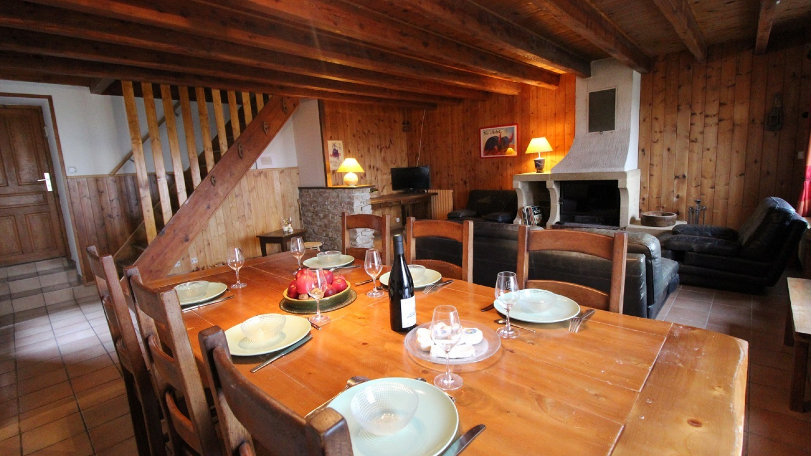 Gîte des Pampilles - Les Haies (Rhône, Pilat, proximité de Vienne et Condrieu) : séjour, espace repas.