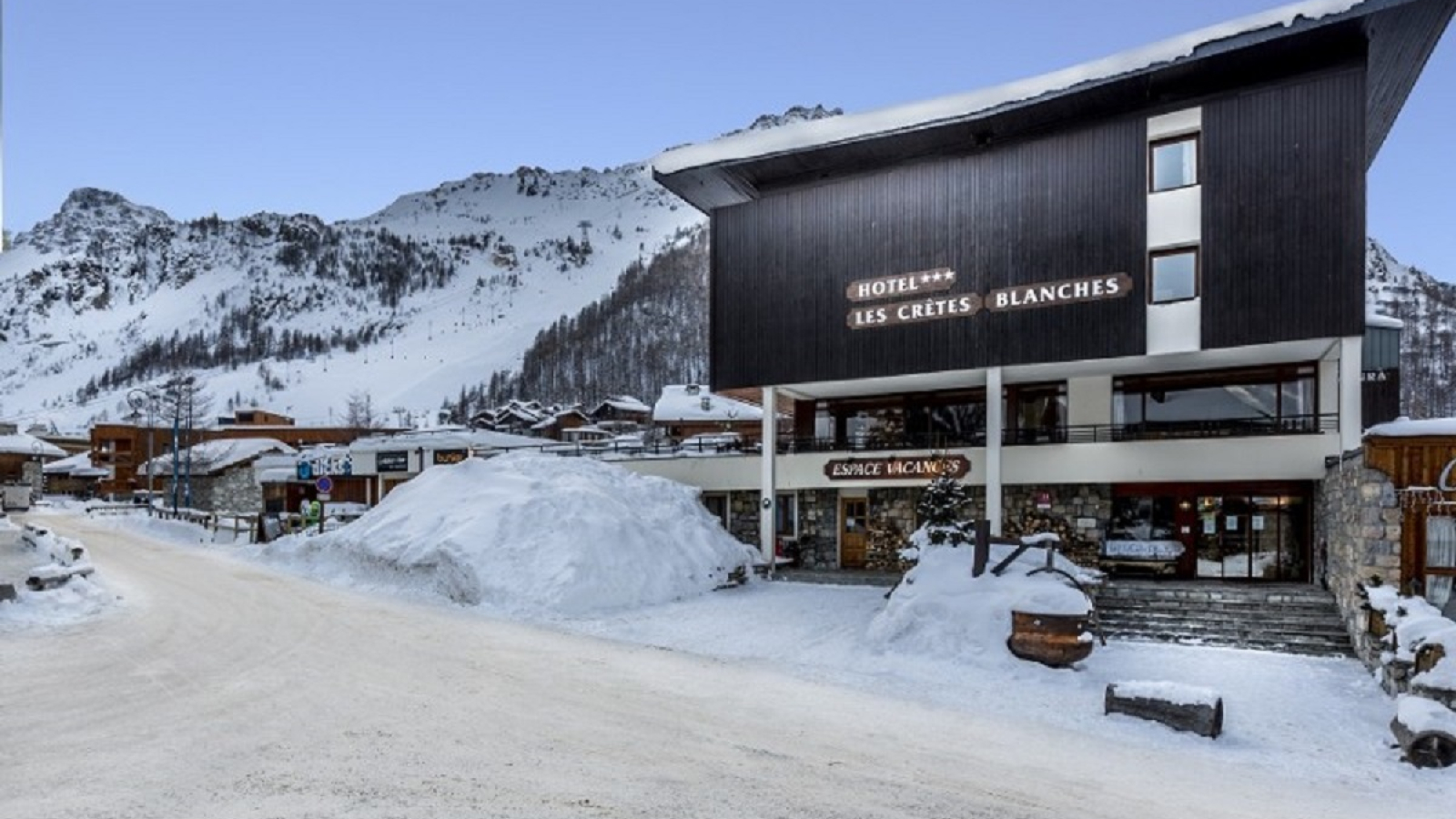Devanture extérieure hiver - Hôtel Crêtes Blanches Val d'Isère
