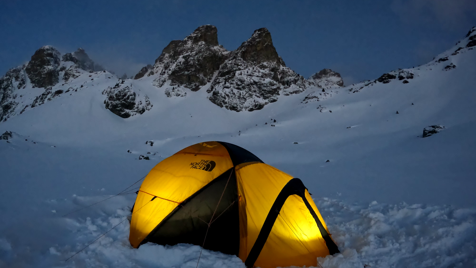Nuit insolite en tente sur lac gelé Chamrousse