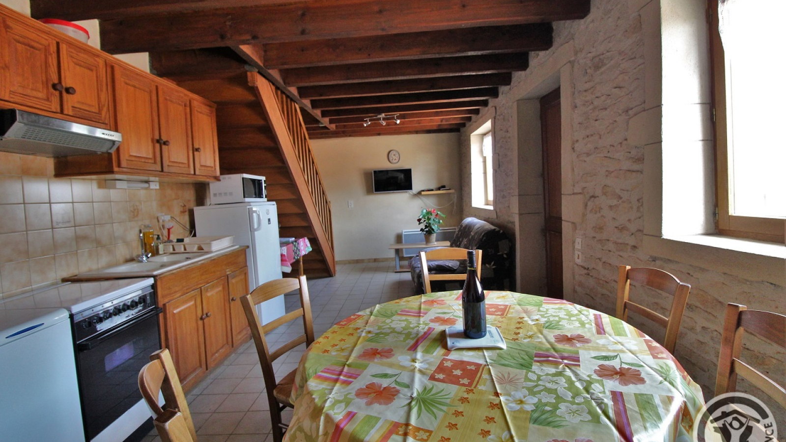 'Gîte Passot' à Morancé dans le Beaujolais - Rhône : coin repas.