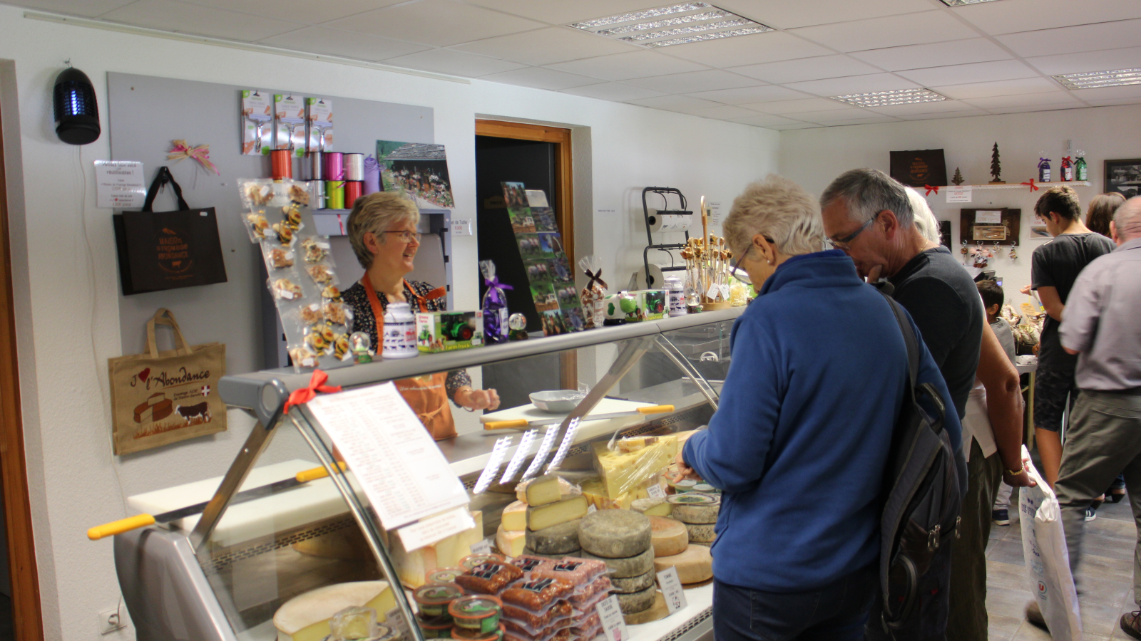 Boutique: vente de fromage et de produits locaux