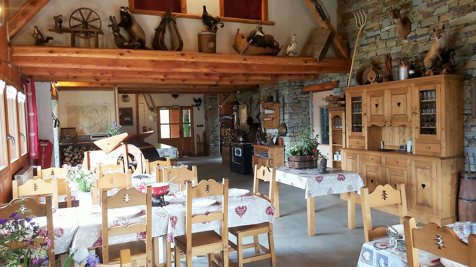 Lo Tsamou refuge restaurant in Val Cenis Bramans