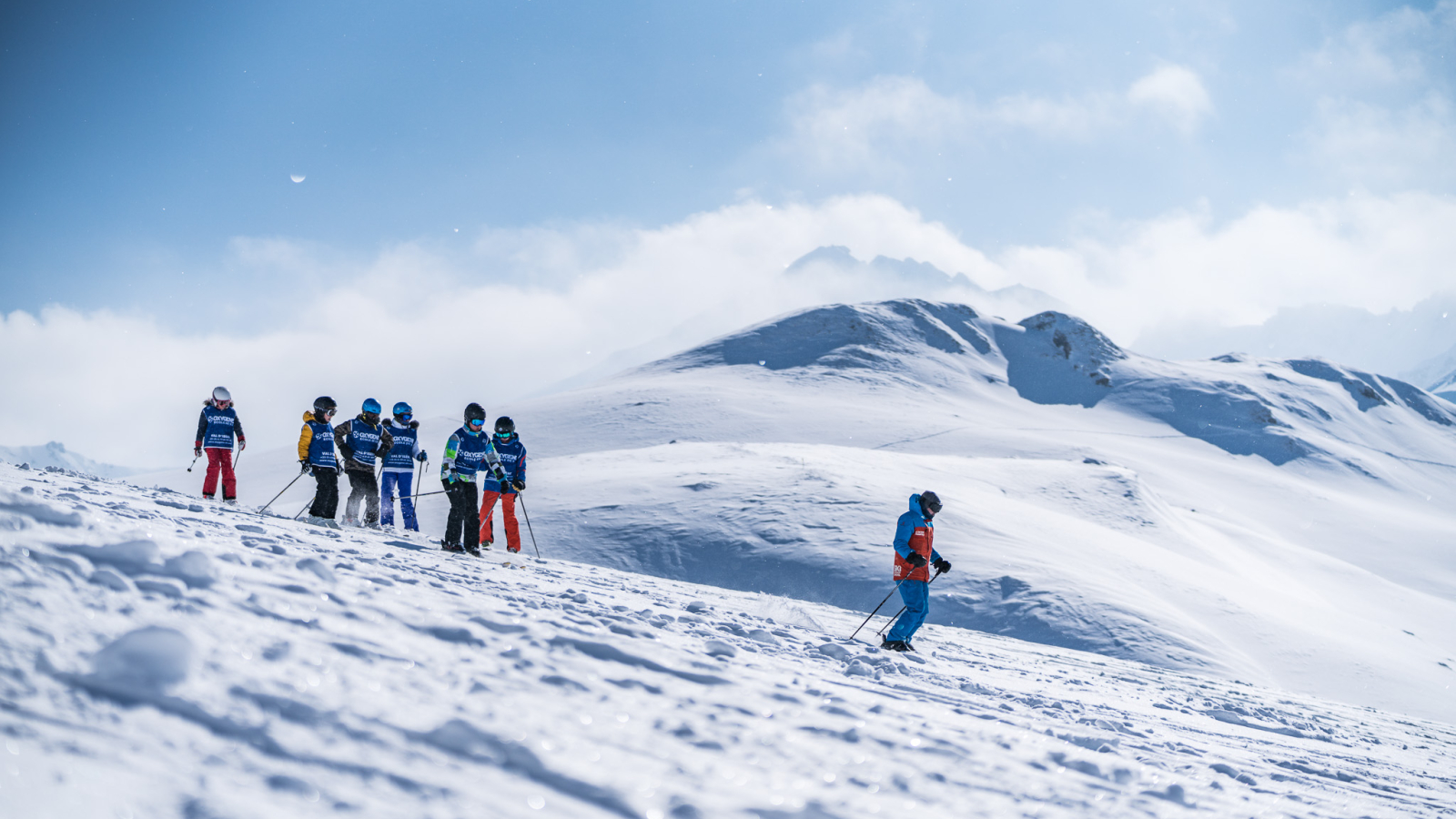 Are your teens too cool for (ski) school? Because we know your teenagers want something different from their ski lessons, we offer Pro-Rider group ski lessons in Grand Bornand.