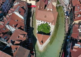 Vue aérienne du Palais de l'Île par drone
