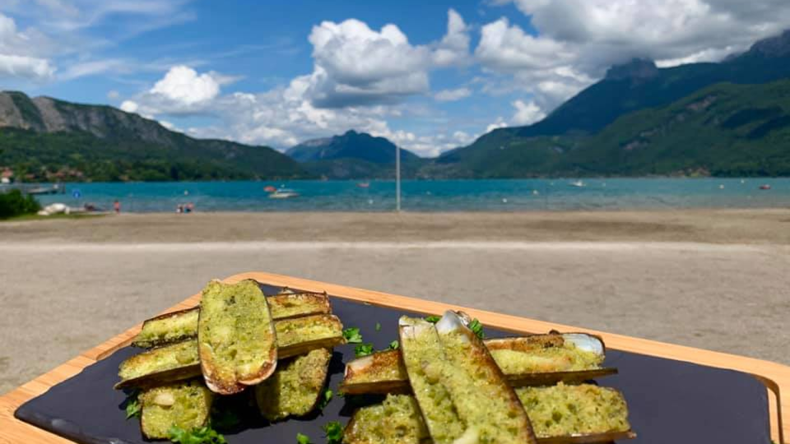 Restaurant sur la plage de Doussard lac Annecy