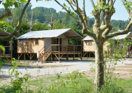Camping Détente et Clapotis Eco-chalet grande parcelle