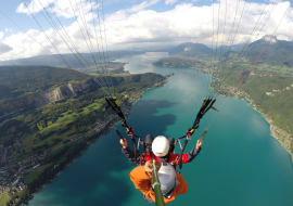 Aeroslide paragliding lake Annecy