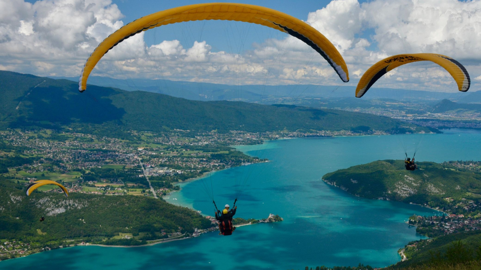 two paragliders above lake Annecy
