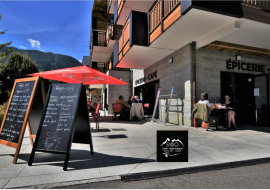 Vue Terrasse du  Fabio Café Brasserie Epicerie. Samoens - Grand Massif - Vallée du Giffre