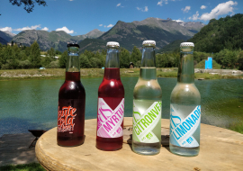 Cold drinks at the Guinguette du Lac