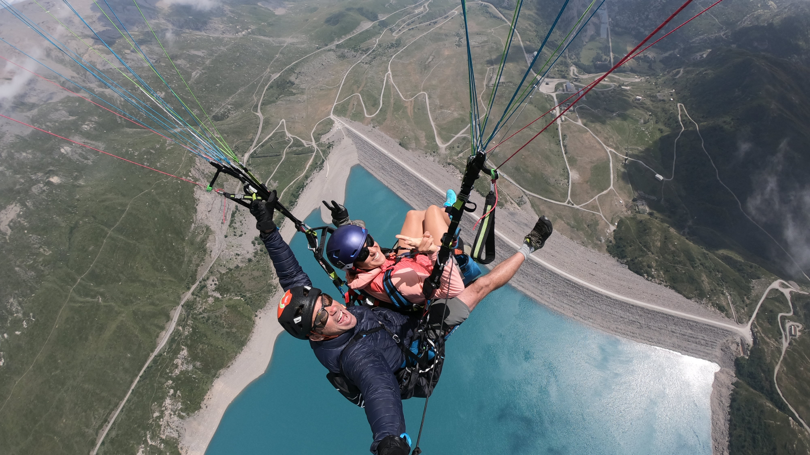 Tandem paragliding flight with Antipodes