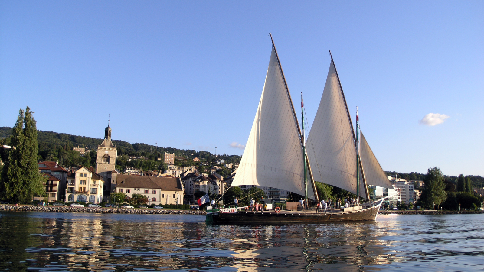 Barque La Savoie et Eglise d'Evian