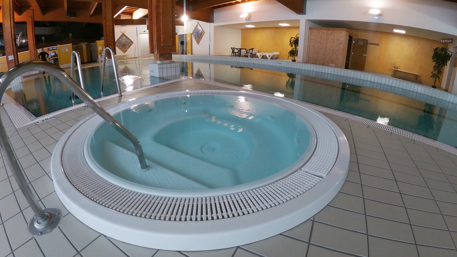 Jacuzzi at the Glières Leisure Park swimming pool in Val Cenis Lanslevillard