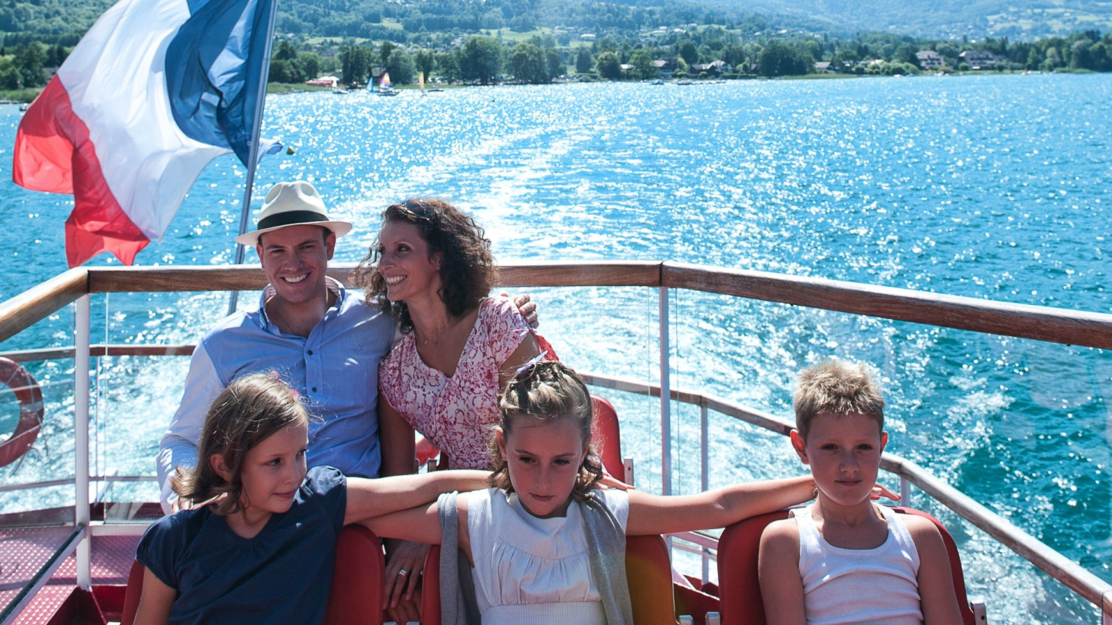 croisière en famille sur le lac d'Annecy