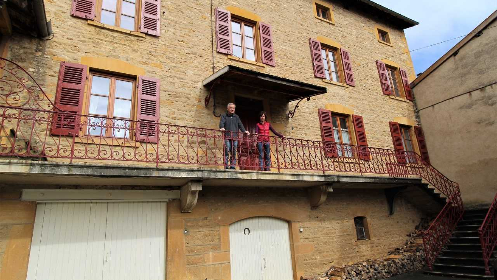 Chambres d'hôtes 'Bienvenue à Dalbepierre' à St Laurent d'Oingt/Val d'Oingt dans le Beaujolais - Rhône : la maison en Pierres Dorées.