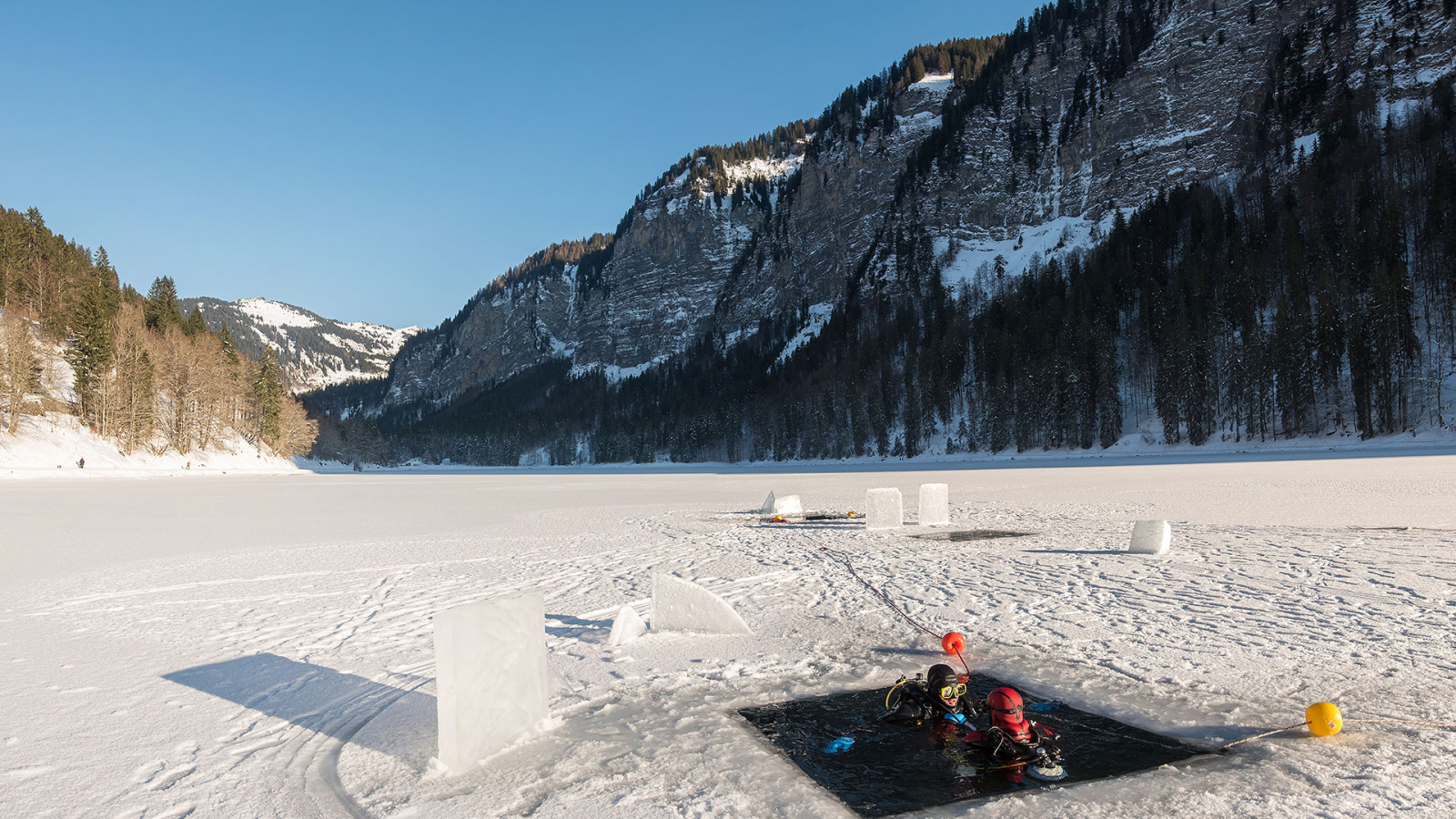 Plongée sous glace au lac de Montriond
