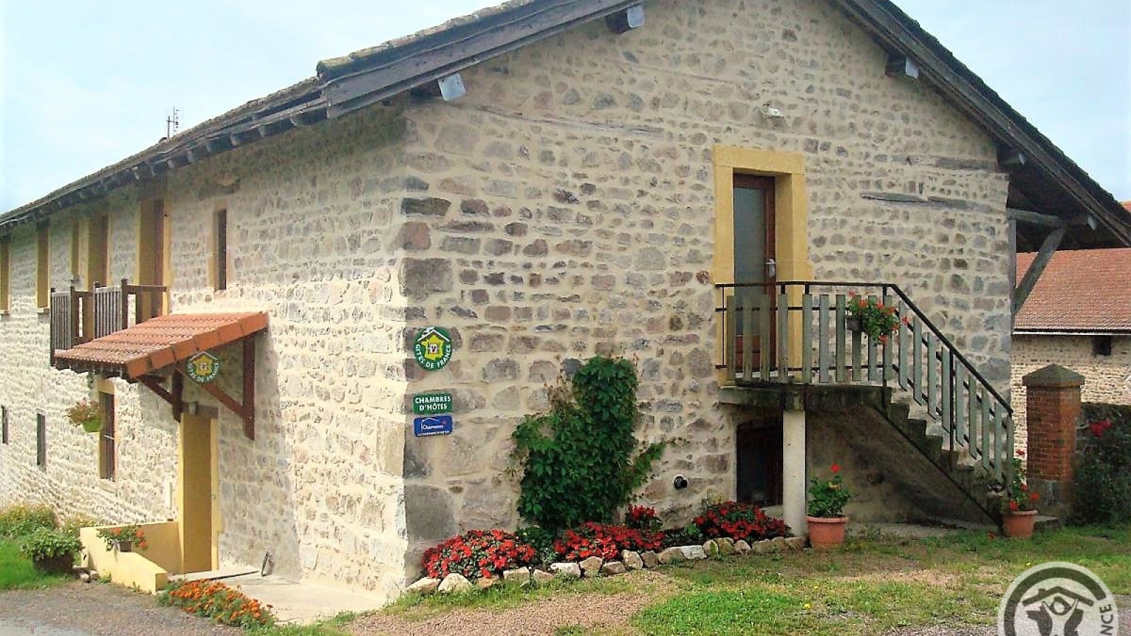 Chambres d'Hôtes à la Ferme 'Les Quatre Saisons' à RONNO, en haut Beaujolais, proximité du Lac des Sapins - Rhône. 