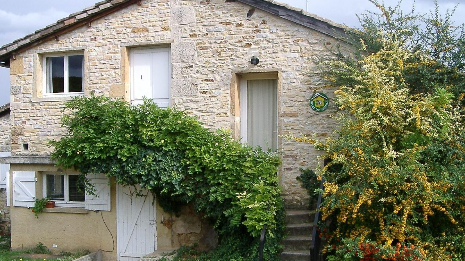 Le 'Domaine Albert' : 3 Gîtes et 3 Chambres d'Hôtes à Pommiers dans le Beaujolais - Rhône.