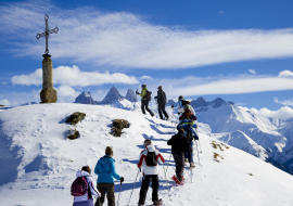 Randonneurs en raquette à neige au Col d'Arves
