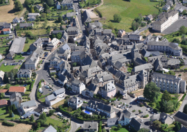 Vue aérienne de Montsalvy