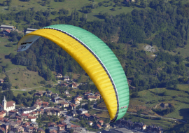 Paragliding in the valley of La Plagne