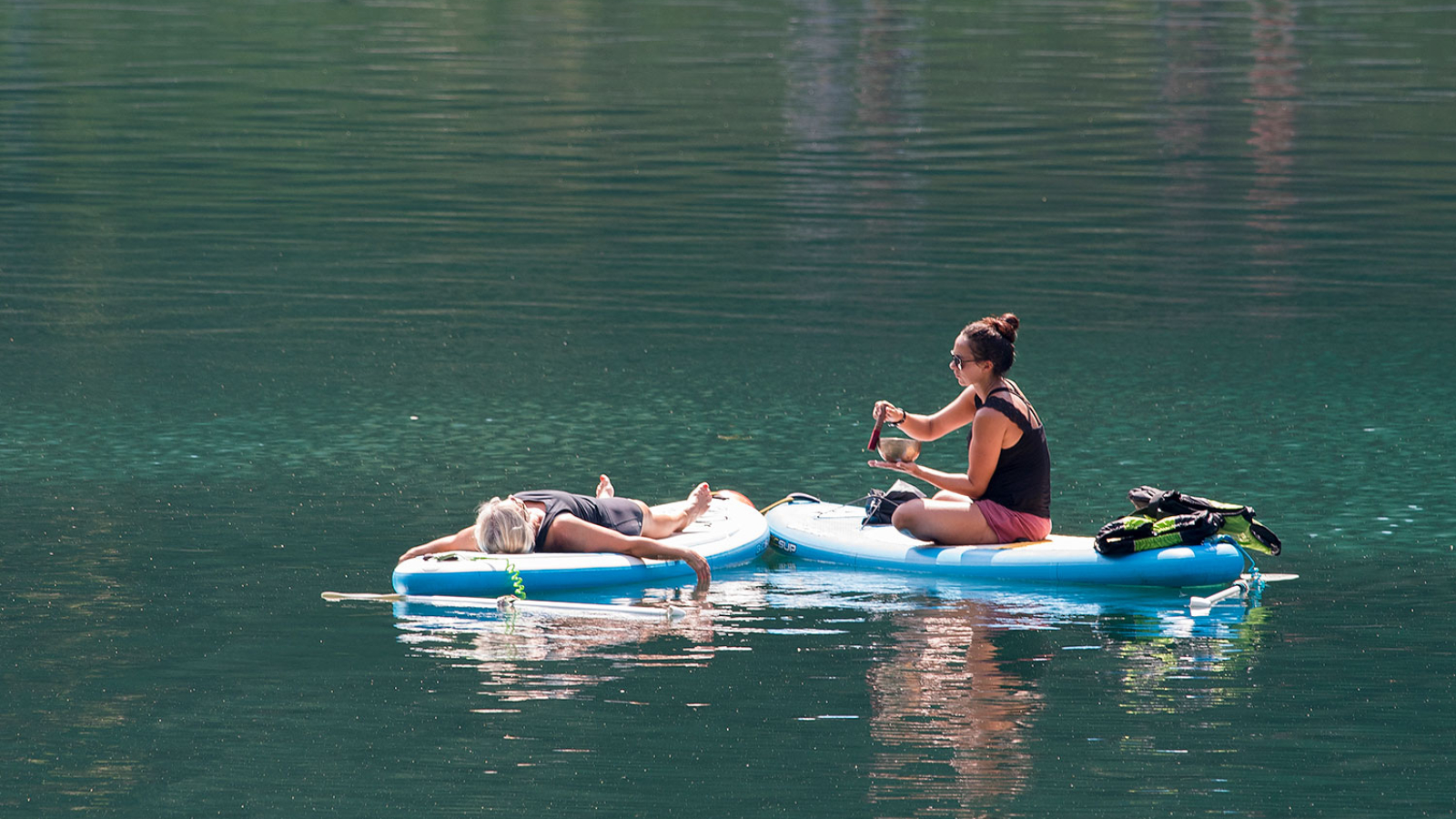 Yoga paddle au Lac de Montriond