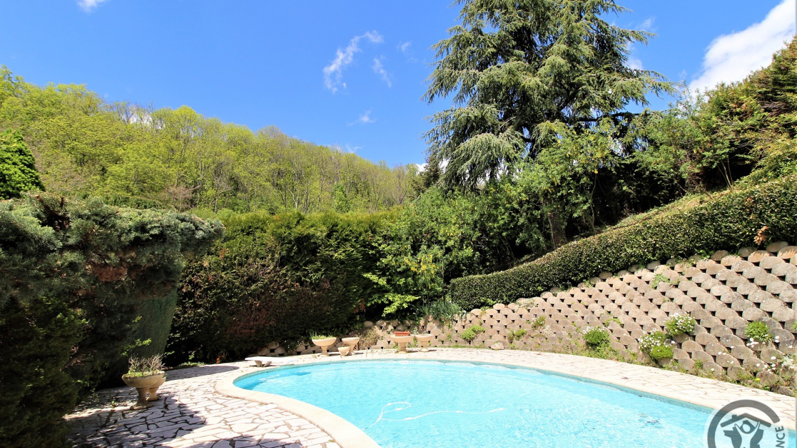 Chambres d'Hôtes 'Domaine de Romarand' à Quincié-en-Beaujolais, dans le Rhône : la piscine.