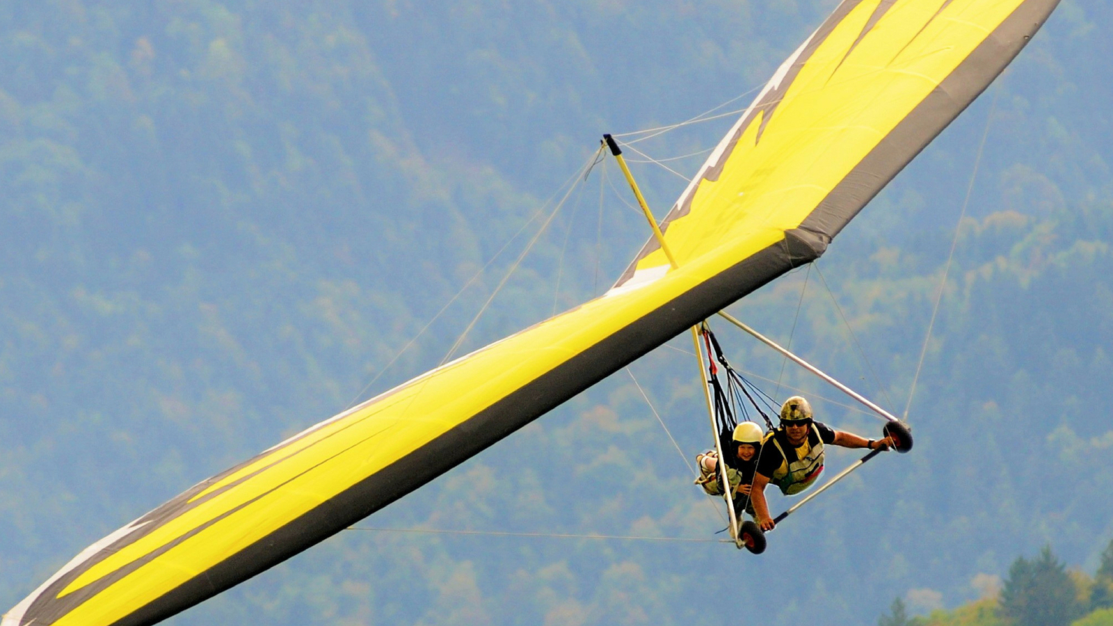 yellow hang-glider