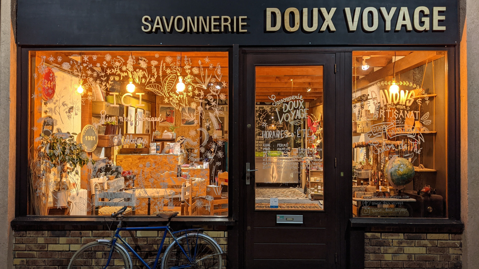 Doux Voyage Chamrousse soap factory shop window photo