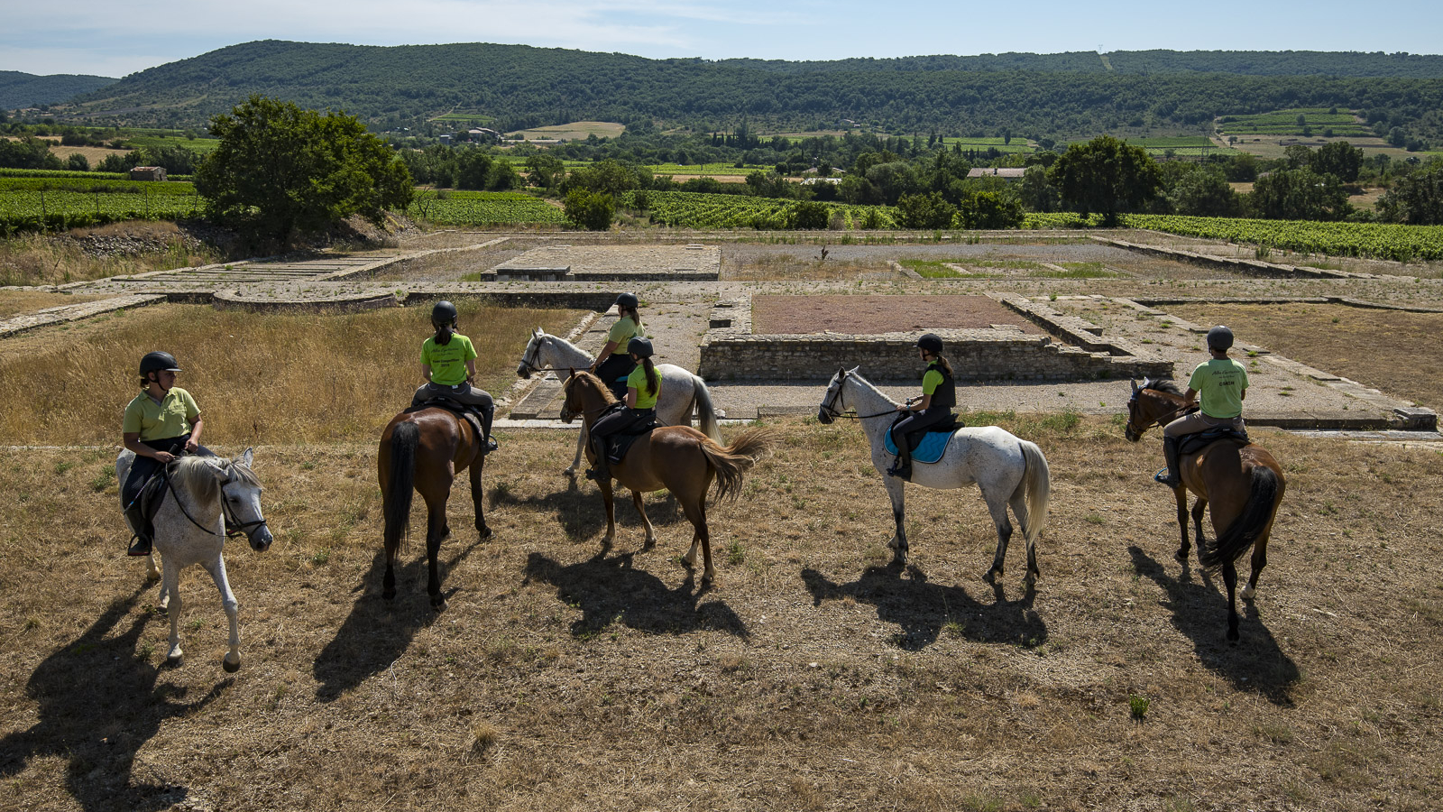Promenade et randonnées à cheval avec Alba équitation
