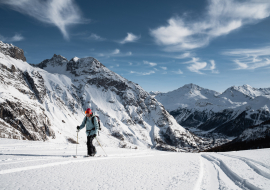 La piste de ski de randonnée Brinzeï avec sa vue imprenable sur La Daille.