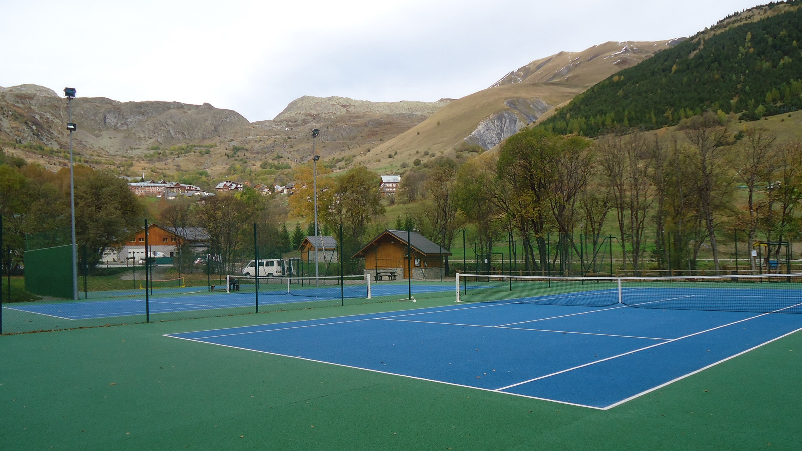 tennis courts at St Sorlin